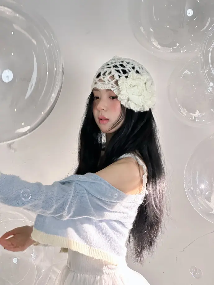 志愿者通过手机参与公益